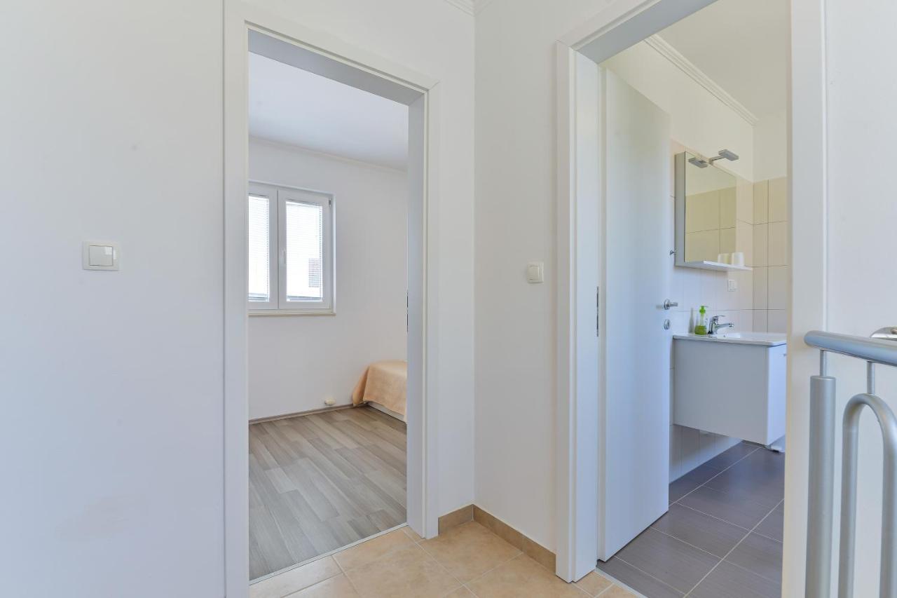 Apartments By The Sea Nin, Zadar - 13172 エクステリア 写真