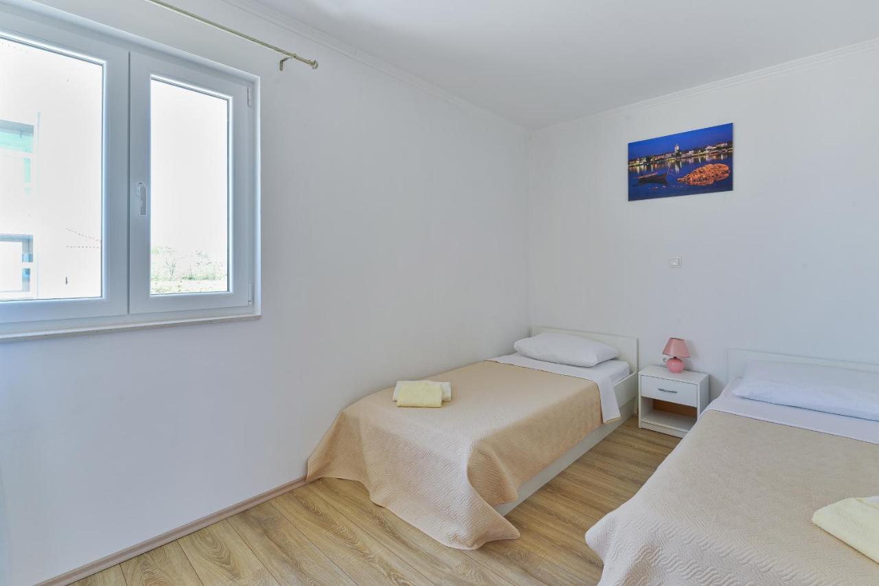 Apartments By The Sea Nin, Zadar - 13172 エクステリア 写真